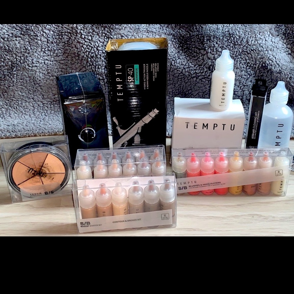Temptu 2.0 Airbrush Kit with full blush/highlighter and contour/bronzer sets